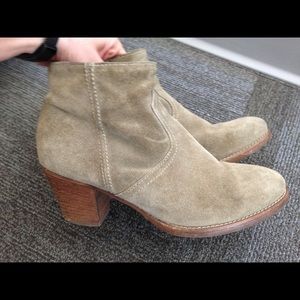 Madewell zipcode bootie olive suede 7